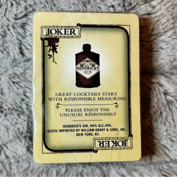 NEW IN BOX Hendrick’s Gin Sealed Playing Cards Mancave Poker Bar Gift - Picture 4 of 5